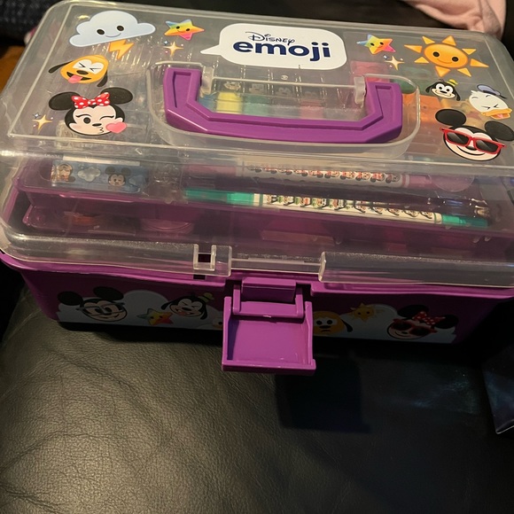 Disney Bundle 2 art sets one 3 tier art set 1 Minnie Mouse art set& sunglas bund - Picture 13 of 15